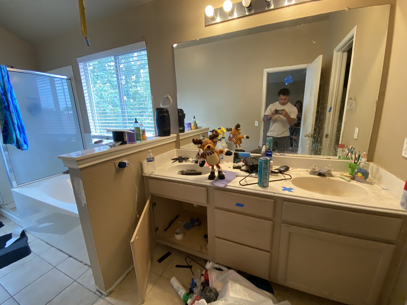 Jaron bathroom before renovation