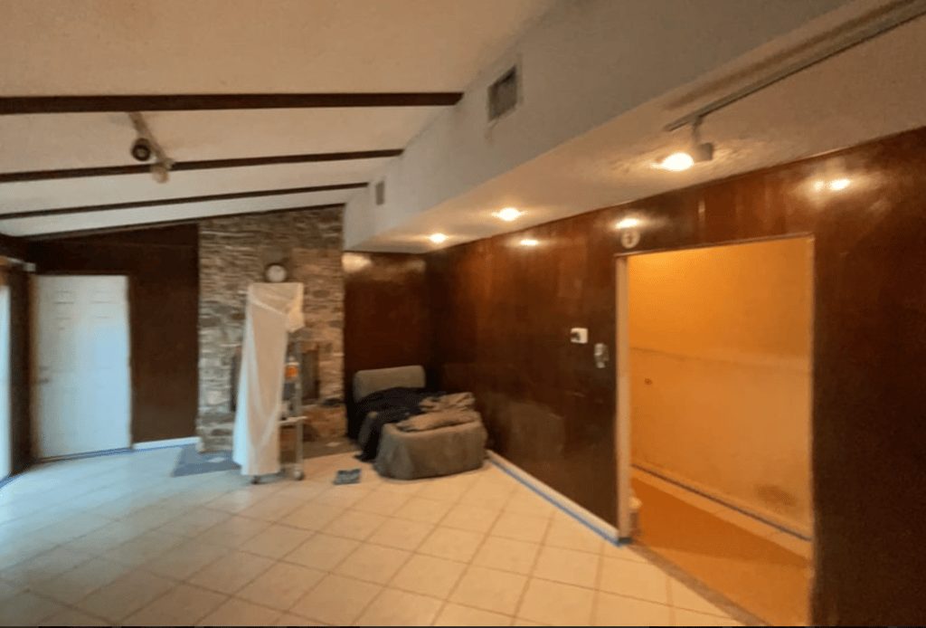 Living room before renovation